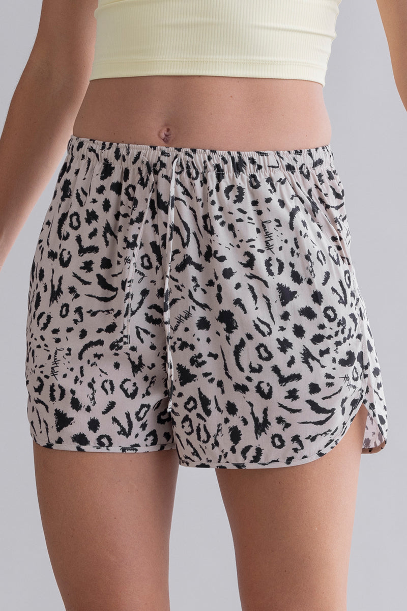 Summer Shorts Mono Leo Oatmeal | Hey Honey & Active Wear